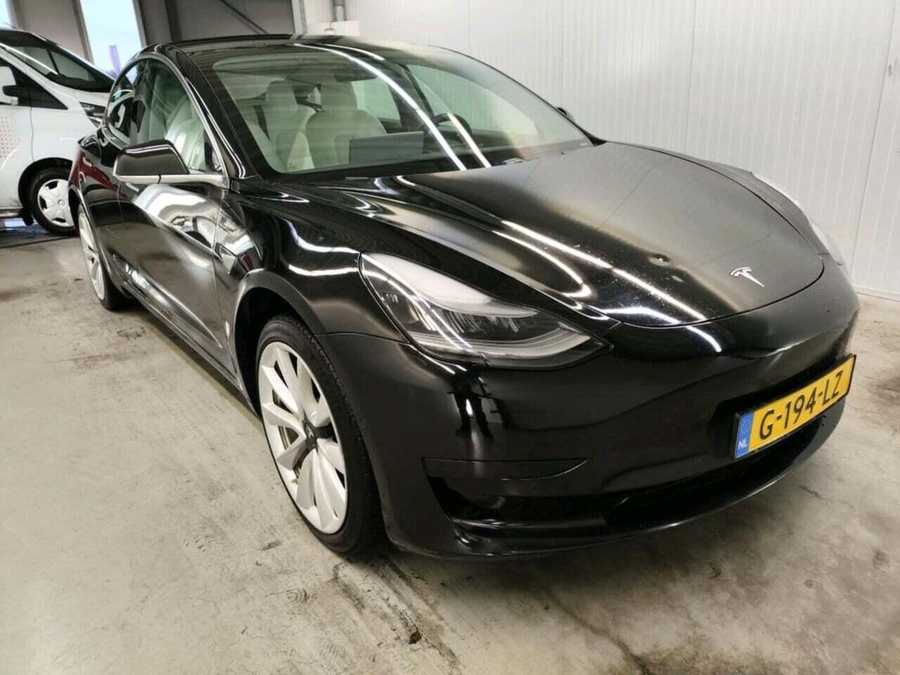 Tesla Model 3 Standard R photo