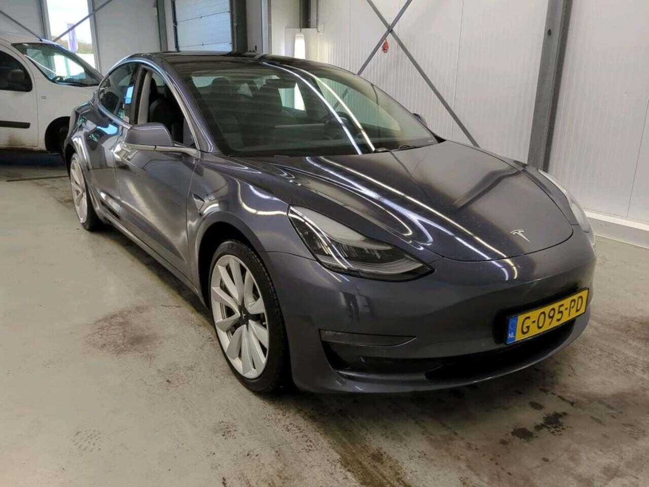 Tesla Model 3 Long R photo