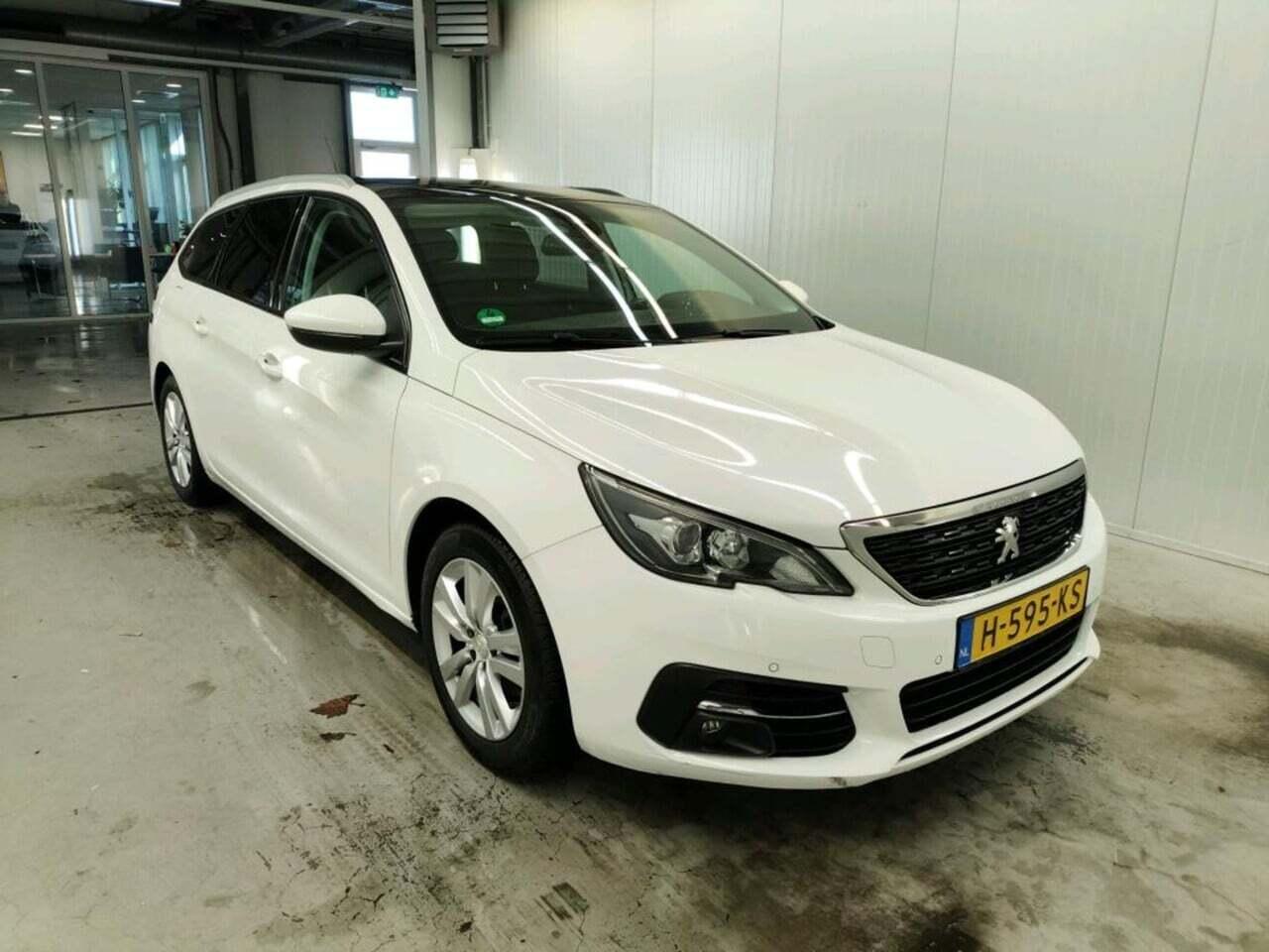 PEUGEOT 308 SW 1.2 photo