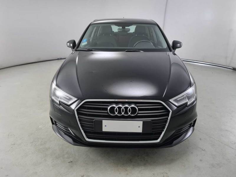 Audi A315BUSTCK1 AUDI A3 / 2016 / 5P / BERLINA 1.5 TFSI COD BUSINESS SB photo