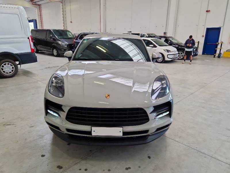 Porsche 2.0 PORSCHE MACAN / 2018 / 5P / SUV 2.0 photo