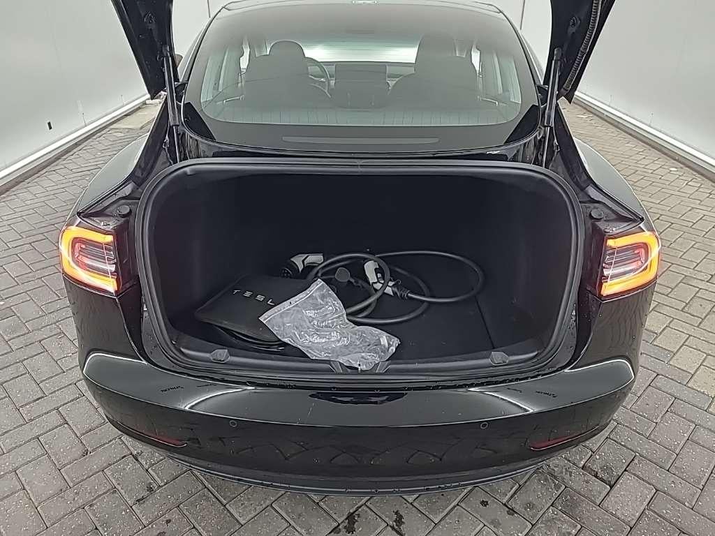 Tesla Model 3 Standard Range Plus RWD 4D 225kW photo