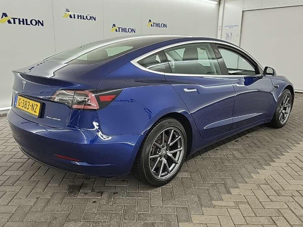 Tesla Model 3 Long Range Dual Motor AWD 4D 335kW photo