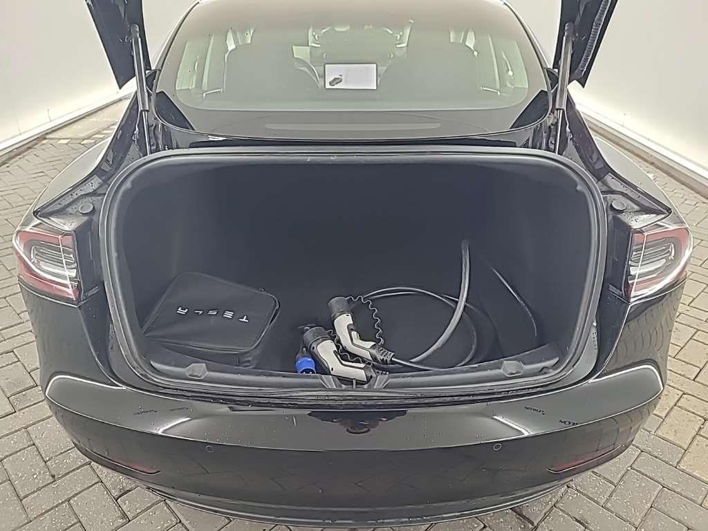 Tesla Model 3 Long Range Dual Motor AWD 4D 335kW photo