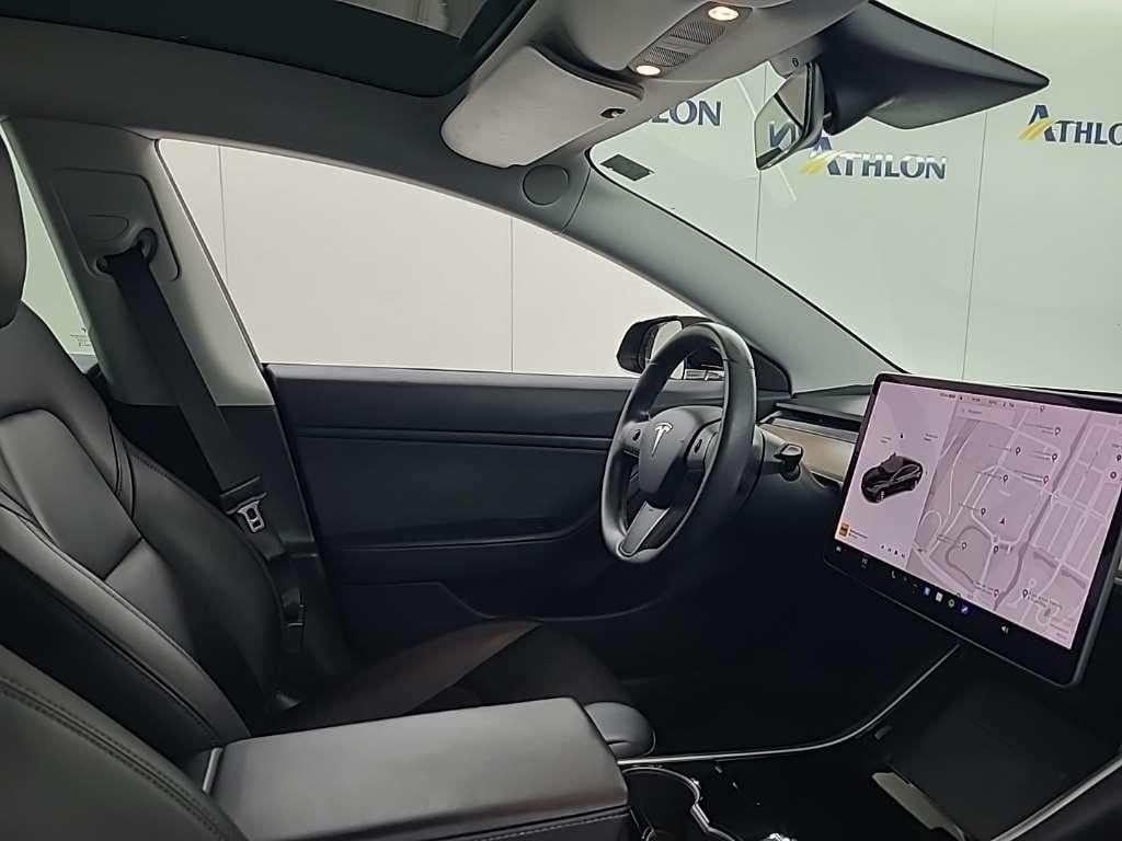 Tesla Model 3 Long Range Dual Motor AWD 4D 335kW photo