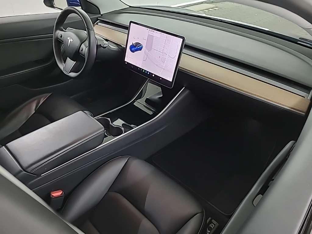 Tesla Model 3 Long Range Dual Motor AWD 4D 335kW photo