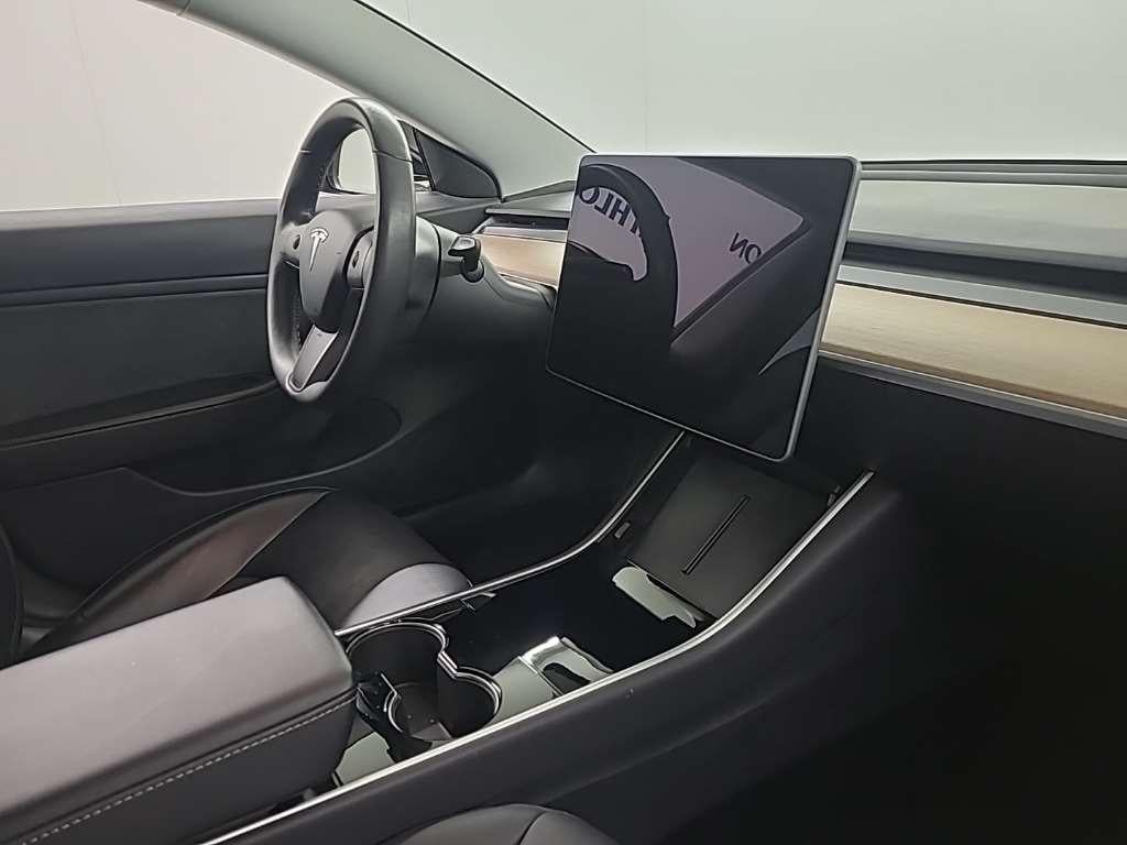 Tesla Model 3 Standard Range Plus RWD 4D 211kW photo