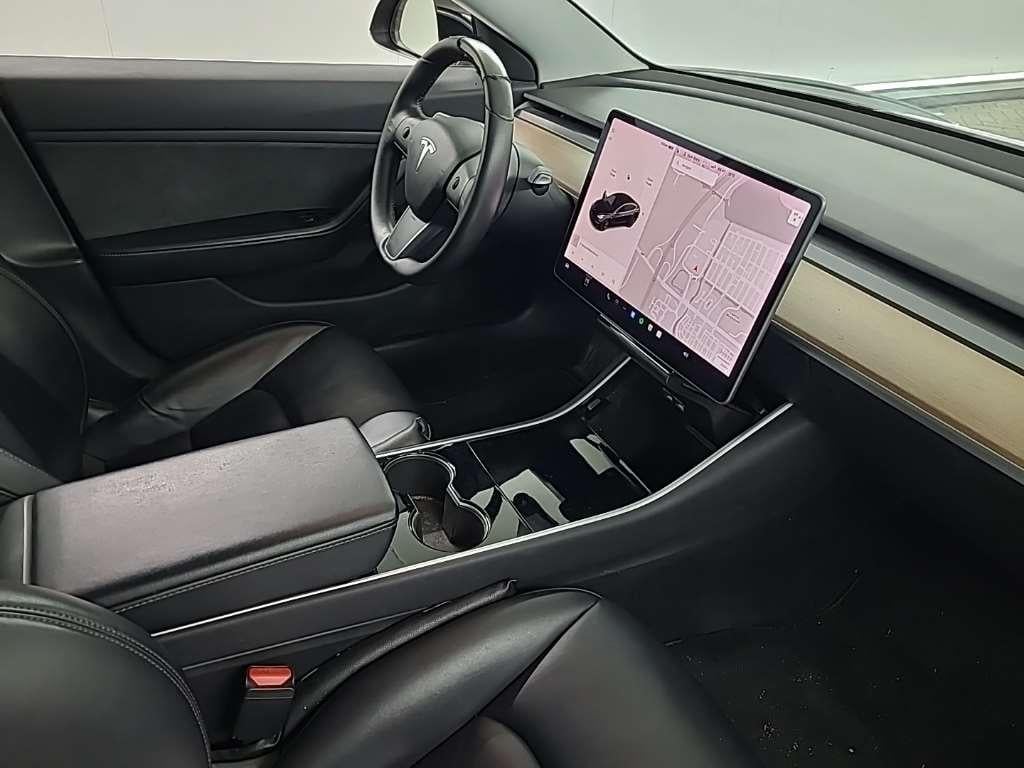 Tesla Model 3 Long-Range Dual Motor AWD Launch Version 4D 258kW photo