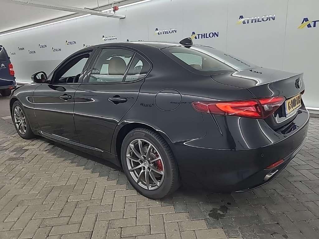 Alfa Romeo Giulia Sedan 2.0T 200pk Super auto 4D photo