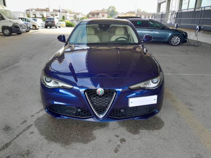 AlfaRomeo 50 ALFA ROMEO GIULIA / 2016 / 4P / BERLINA 2.2 TURBO AT8 160CV EXECUTIVE photo