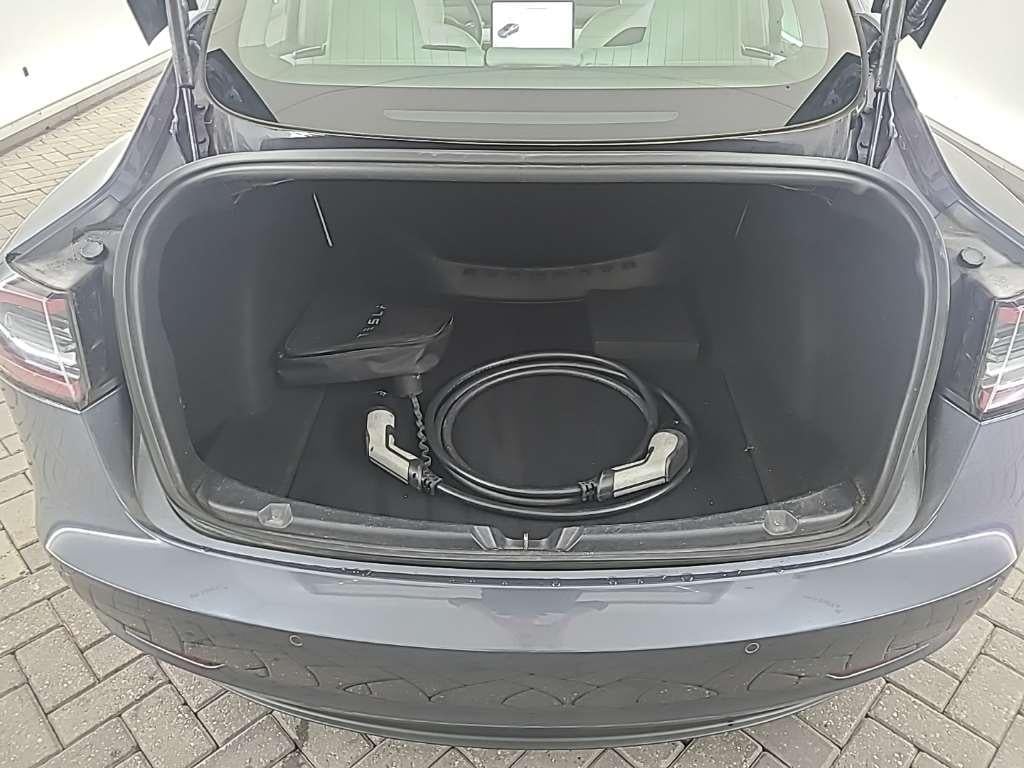 Tesla Model 3 Long Range Dual Motor AWD 4D 350kW photo