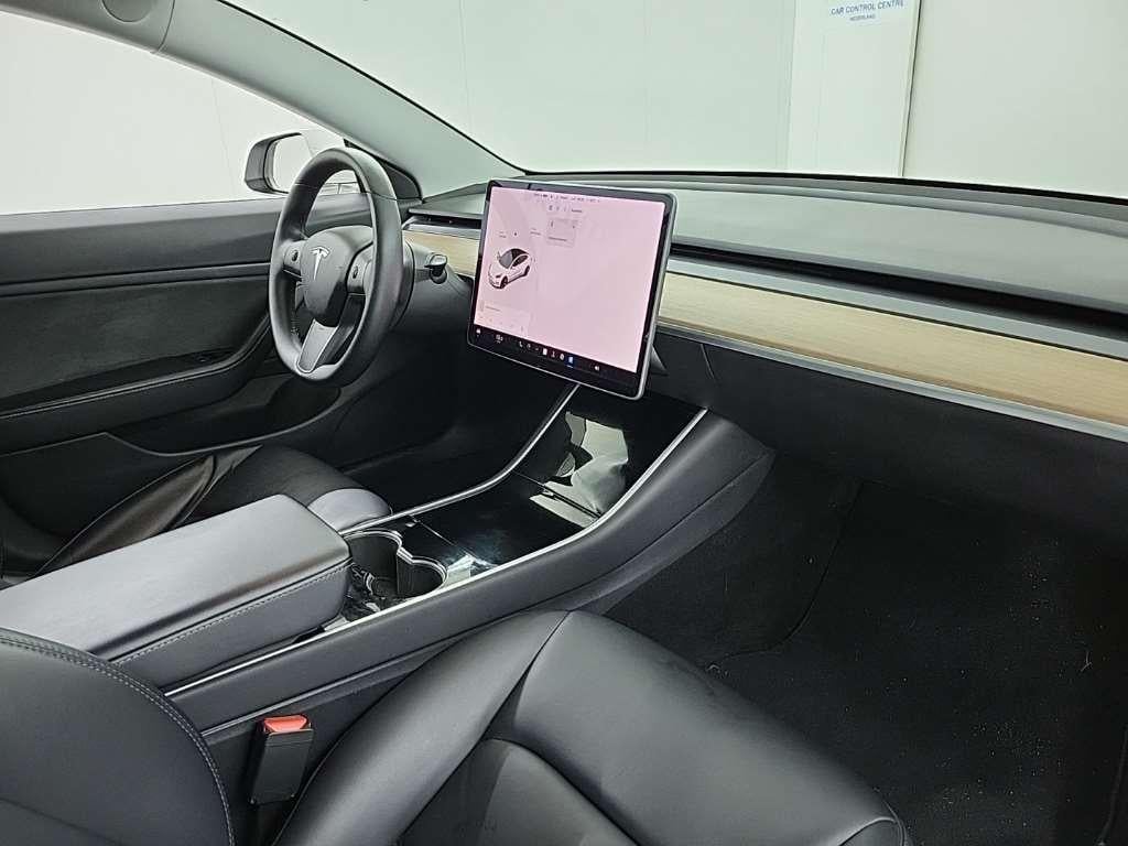 Tesla Model 3 Long Range Dual Motor AWD 4D 350kW photo