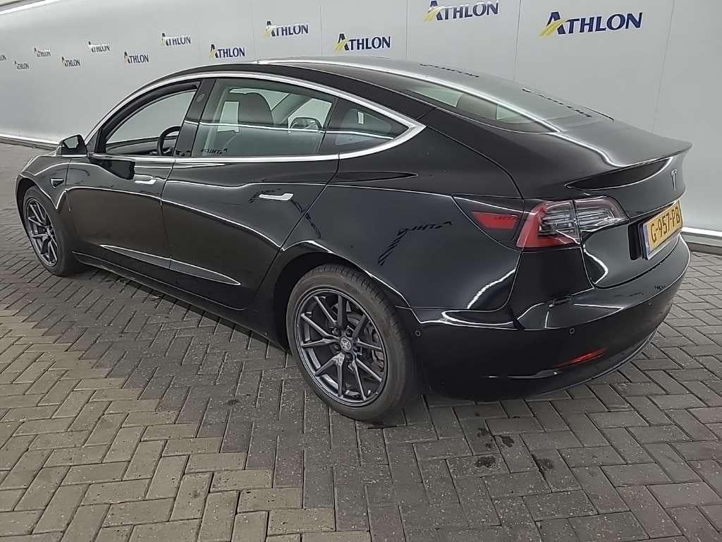 Tesla Model 3 Standard Range Plus RWD 4D 211kW photo