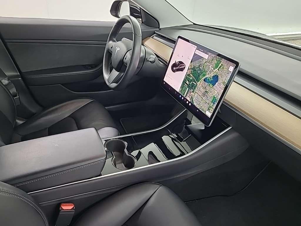 Tesla Model 3 Long Range Dual Motor AWD 4D 335kW photo