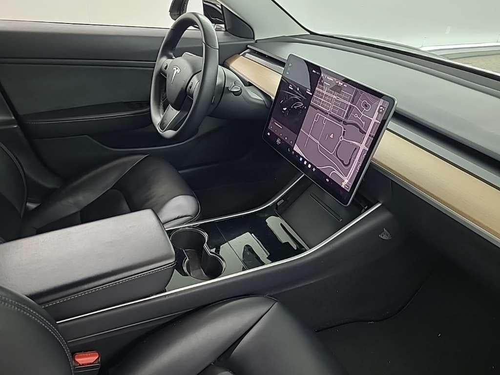 Tesla Model 3 Standard Range Plus RWD 4D 211kW photo