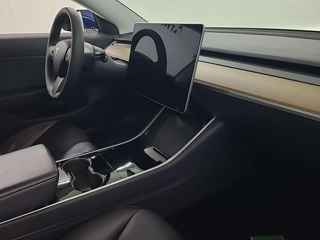 Tesla Model 3 Long Range Dual Motor AWD 4D 335kW photo