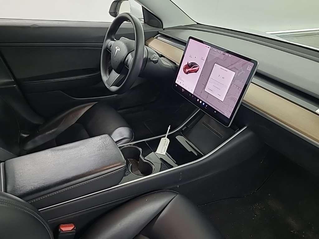 Tesla Model 3 Standard Range Plus RWD 4D 211kW photo