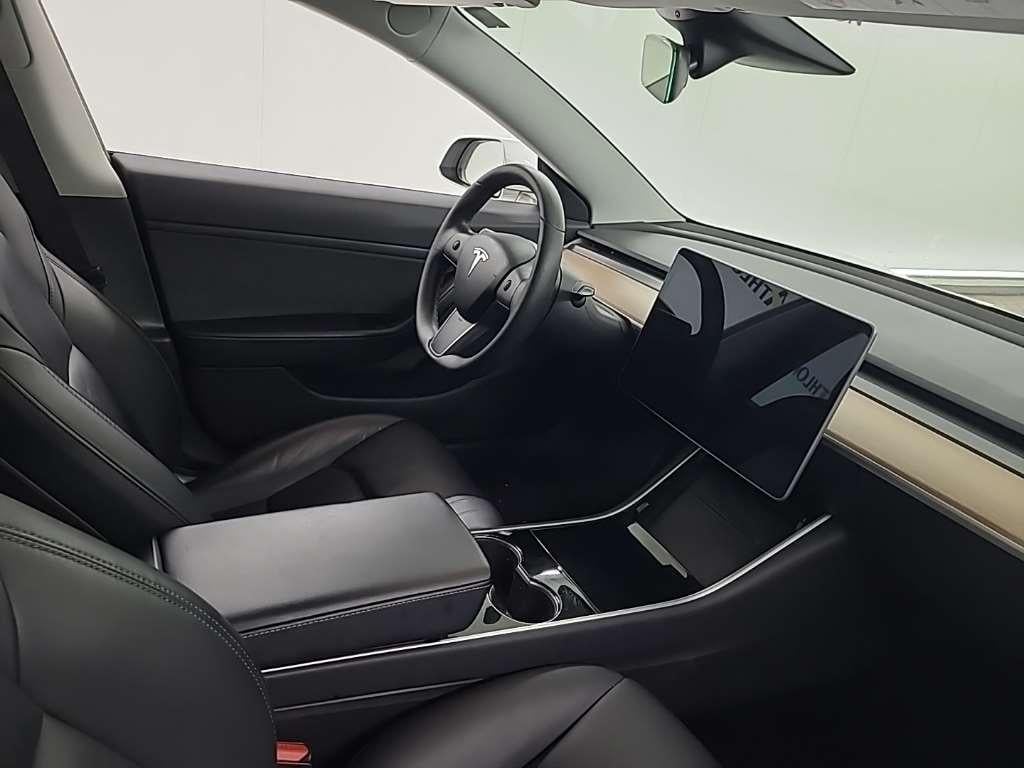 Tesla Model 3 Long Range Dual Motor AWD 4D 350kW photo