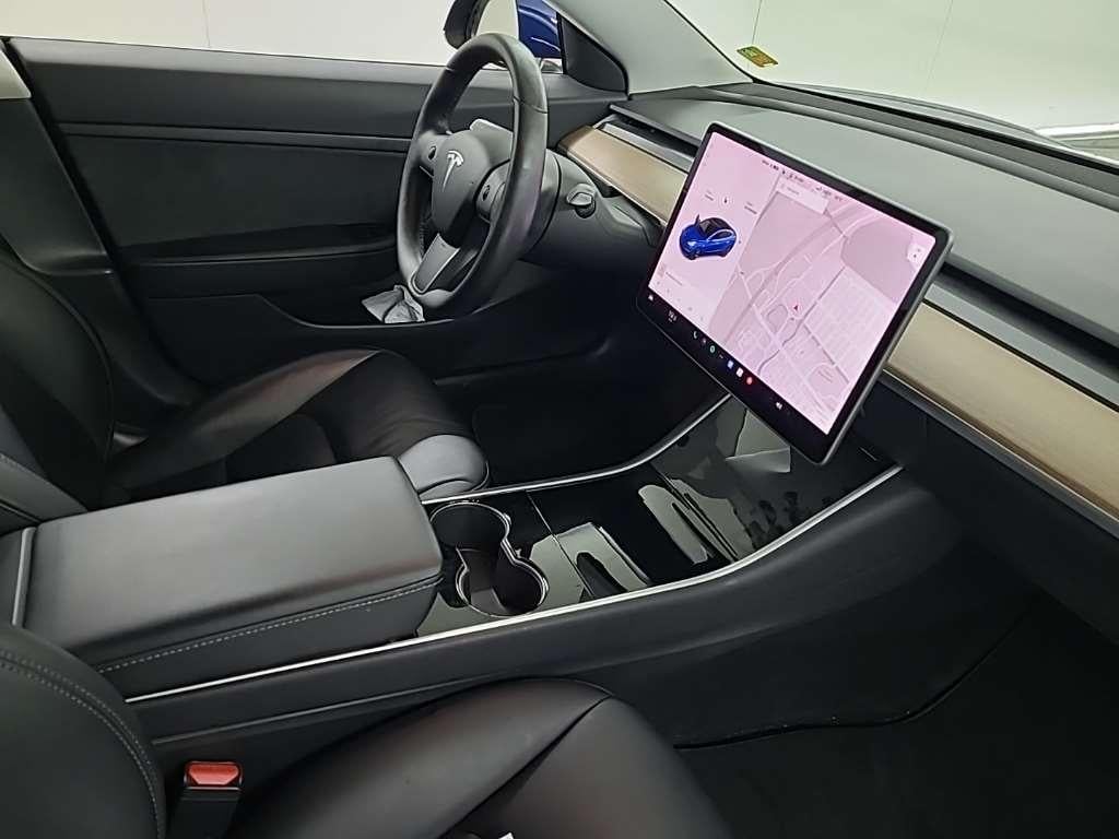 Tesla Model 3 Standard Range Plus RWD 4D 225kW photo