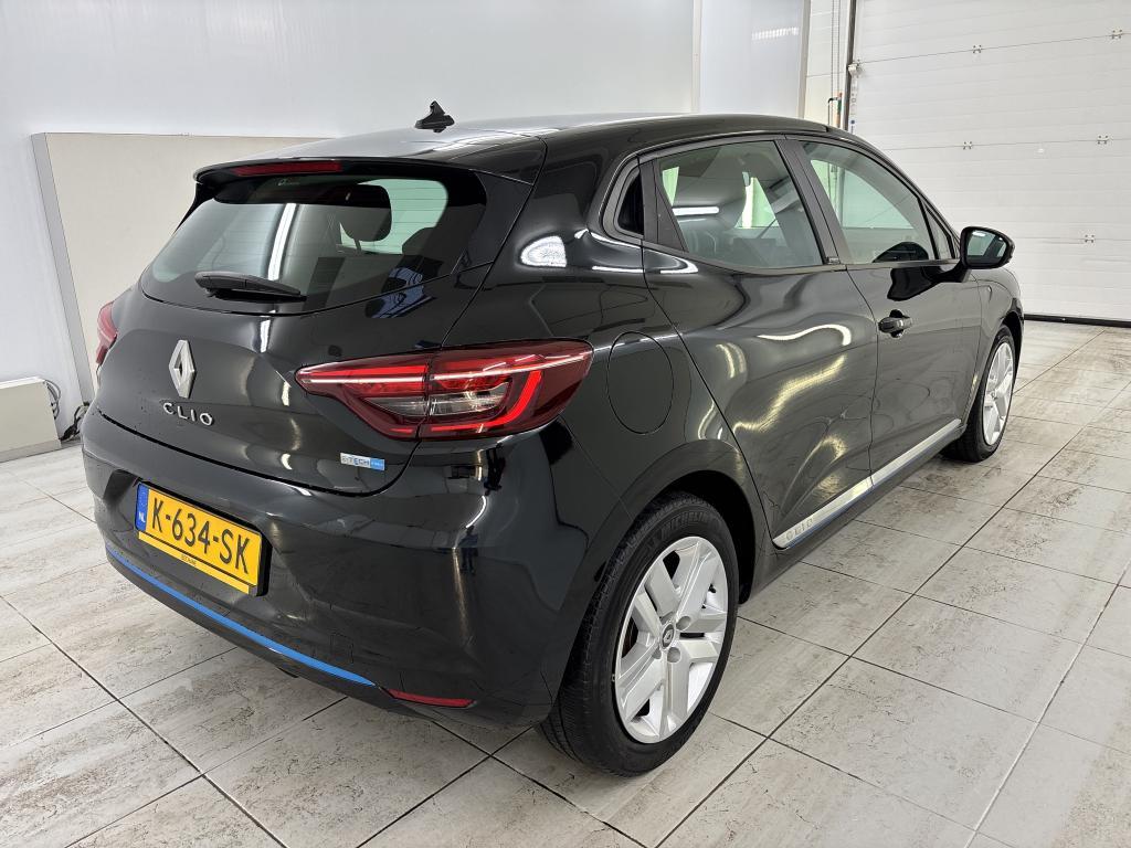 RENAULT CLIO 1.6 Hybrid 140 E-TECH Zen photo