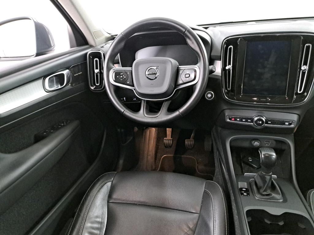 VOLVO XC40 DIESEL 2.0 D3 Momentum Pro Intellisafe Pro Park Assist Premium Audio photo