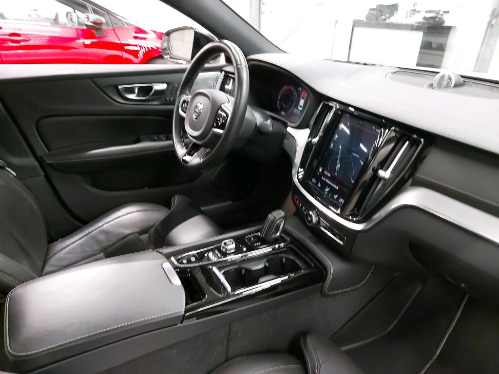 VOLVO - VOL S60 T8 392PK Geartronic R-Design Launch Edition &amp; Luxury Seat &amp; Xenium Pro &amp; Park Pilot With 360 Assist   * HYBRID * photo