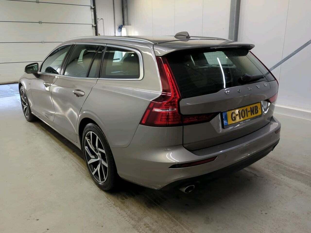 VOLVO V60 2.0 T photo