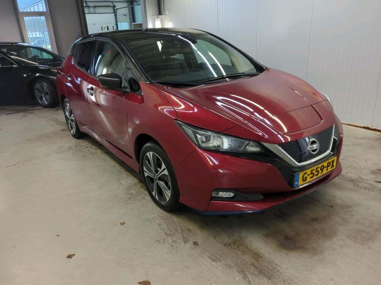 NISSAN LEAF 62 photo