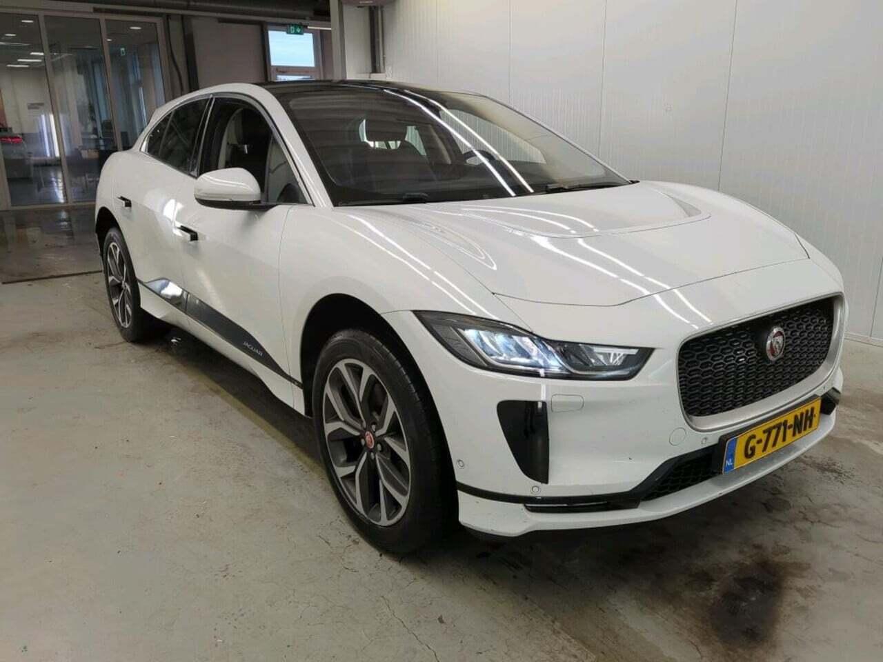 Jaguar I-PACE 400 photo