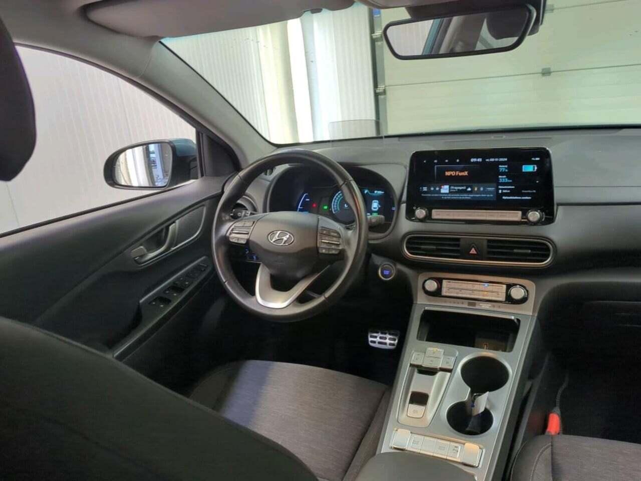 HYUNDAI Kona EV photo