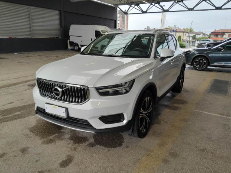 Volvo 228 VOLVO XC40 / 2017 / 5P / SUV T5 PLUG-IN HYBRID AUTO RECH INSCRIP EXPR