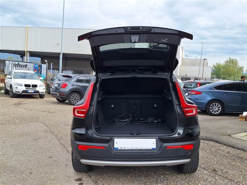 Volvo T4PLUGIN VOLVO XC40 / 2017 / 5P / SUV T4 PLUG-IN HYBRID AUTO RECH INSCRIP EXPR photo