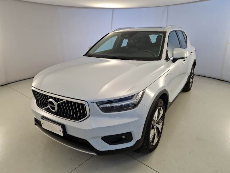 Volvo 228 VOLVO XC40 / 2017 / 5P / SUV T5 PLUG-IN HYBRID AUTO RECH INSCRIP EXPR