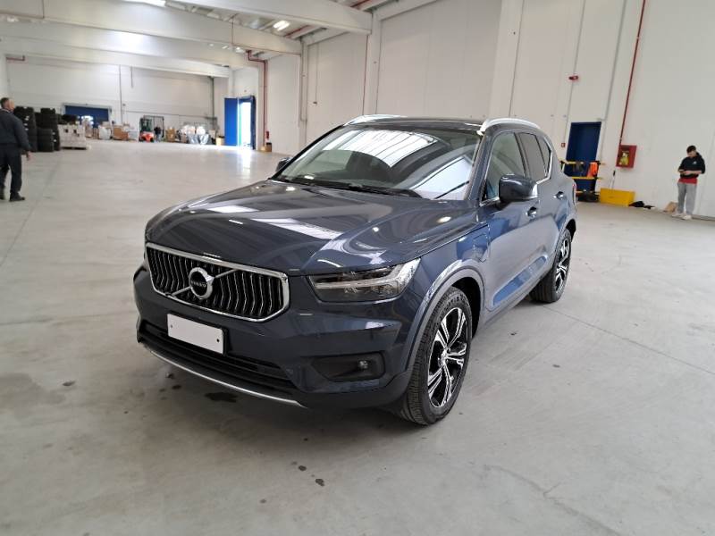 Volvo 228 VOLVO XC40 / 2017 / 5P / SUV T5 PLUG-IN HYBRID AUTO RECH INSCRIP EXPR