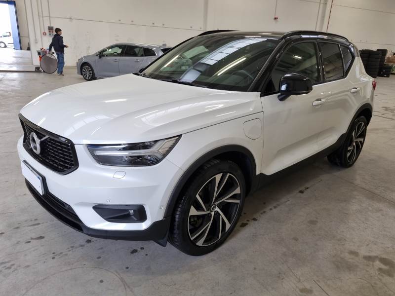 Volvo 169 VOLVO XC40 / 2017 / 5P / SUV T5 PLUG-IN HYBRID RECHARGE R-DESIGN