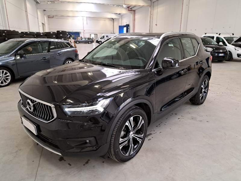 Volvo 228 VOLVO XC40 / 2017 / 5P / SUV T5 PLUG-IN HYBRID AUTO RECH INSCRIP EXPR