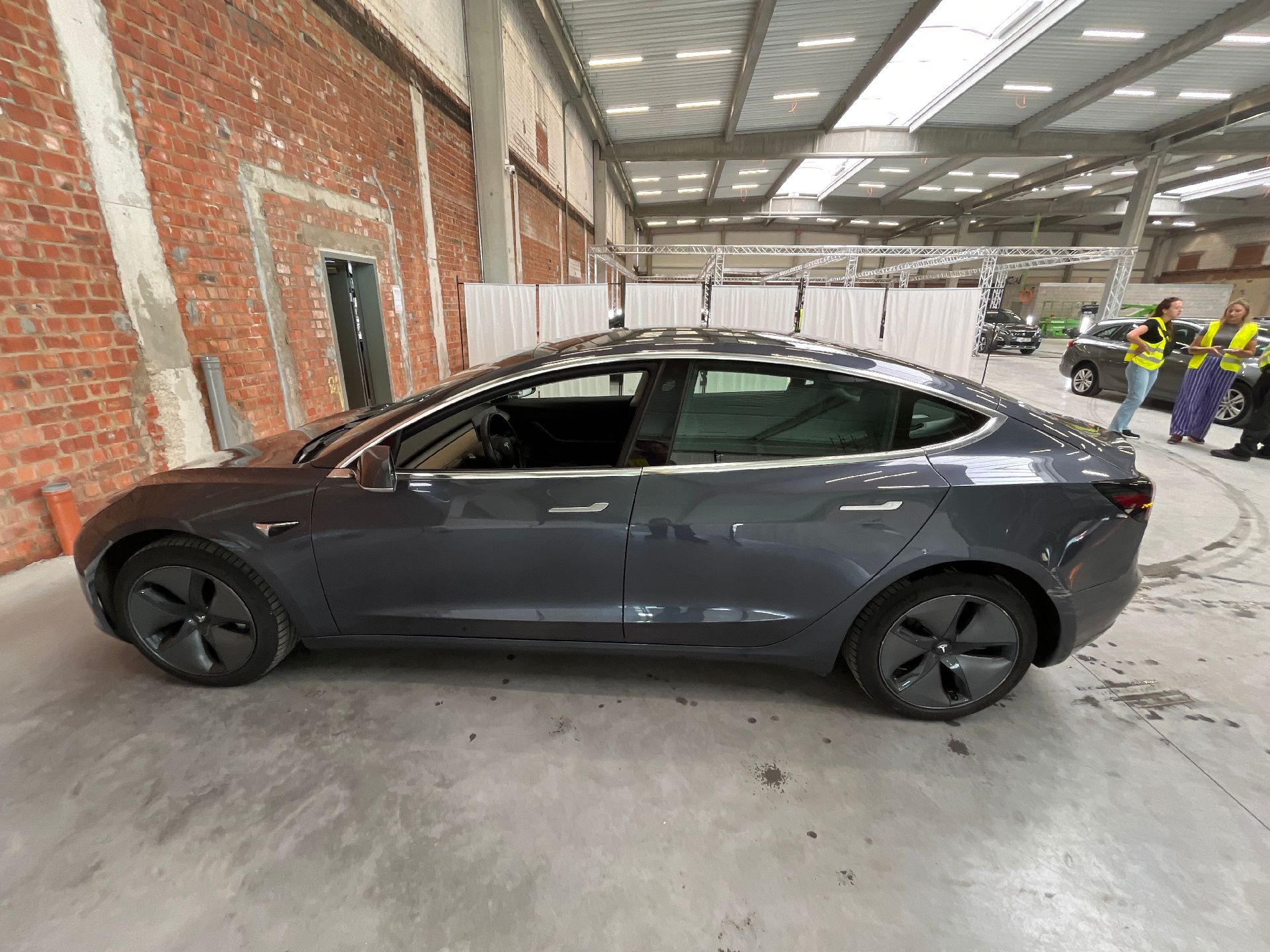 Tesla, Model 3 '18 BEV, Tesla Model 3 Long-Range Dual Motor AWD 4d photo