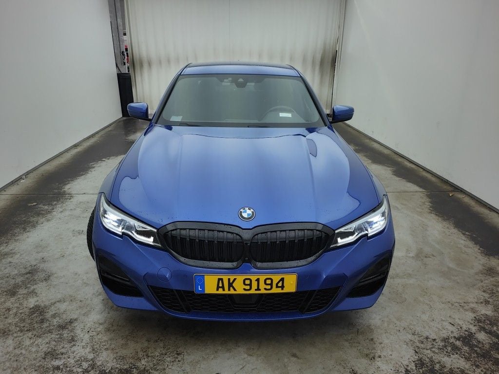 BMW 3 DIESEL - 2019 318 dA 150 MHD AdBlue 4d photo