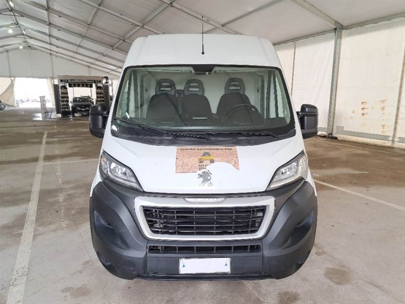 Peugeot 149 PEUGEOT BOXER / 2014 / 4P / FURGONE 335 L2H2 2.2 BLUEHDI 140CV SeS photo