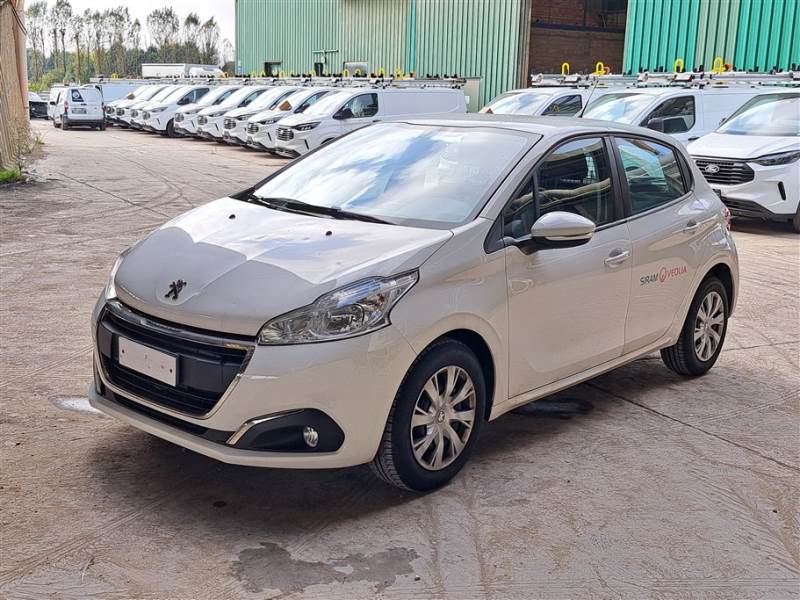 Peugeot 54 PEUGEOT 208 / 2015 / 5P / BERLINA VAN ACTIVE BLUEHDI 100CV