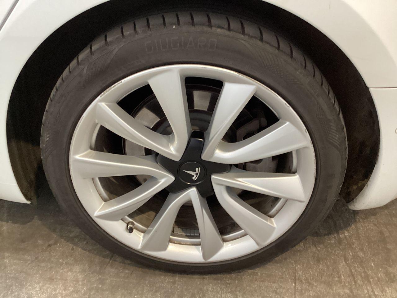 Tesla Model 3 Long Range AWD 75 kWh photo