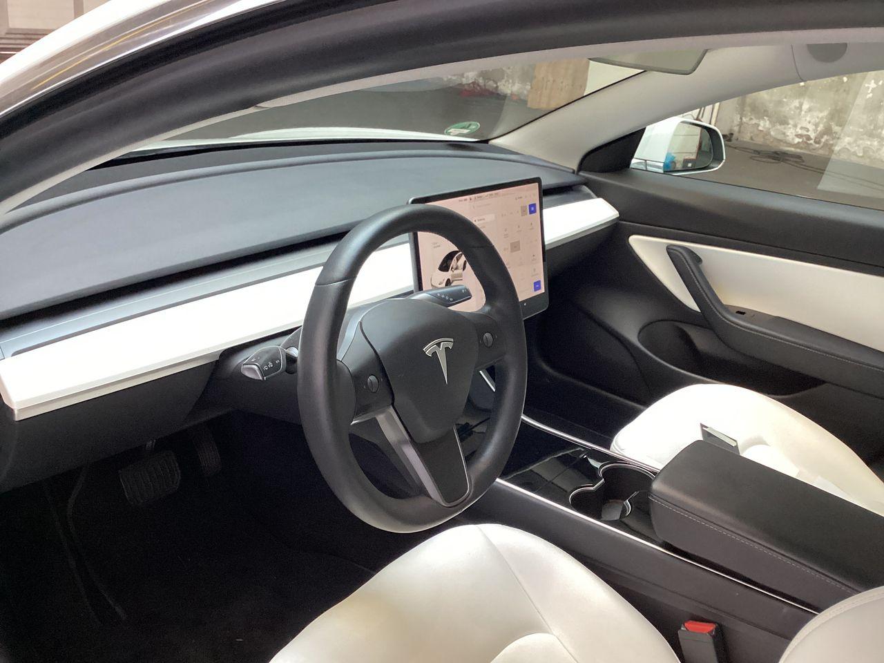 Tesla Model 3 Long Range AWD 75 kWh photo