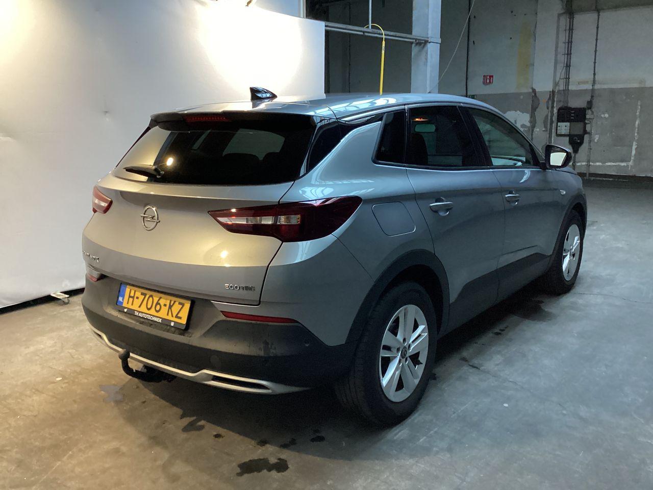 OPEL Grandland X 1.2 Turbo Business Executive photo