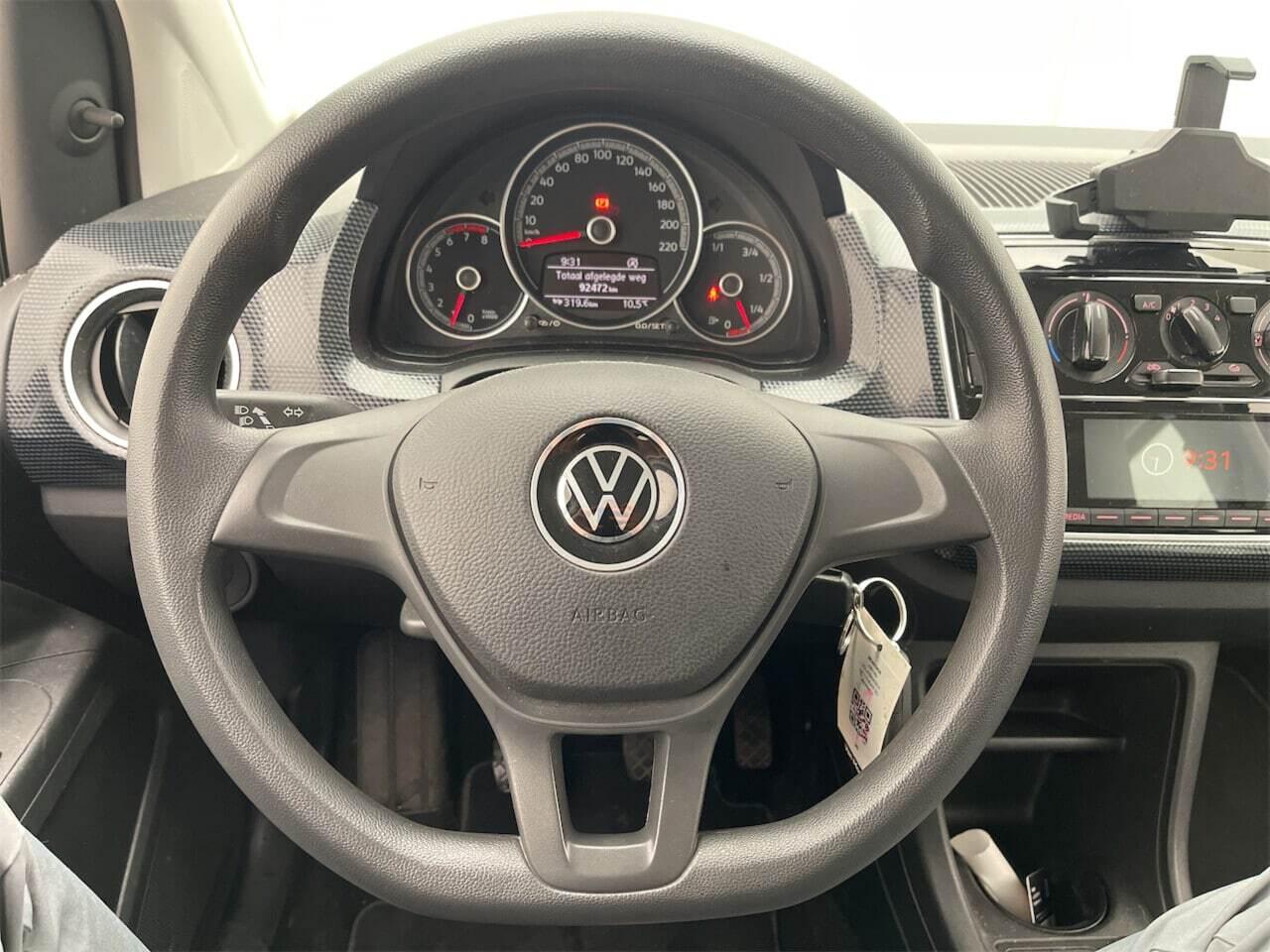 VOLKSWAGEN up! 1.0 MPi photo