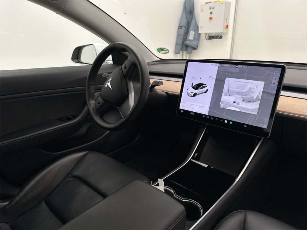 Tesla Model 3 Long Range AWD 75 kWh photo