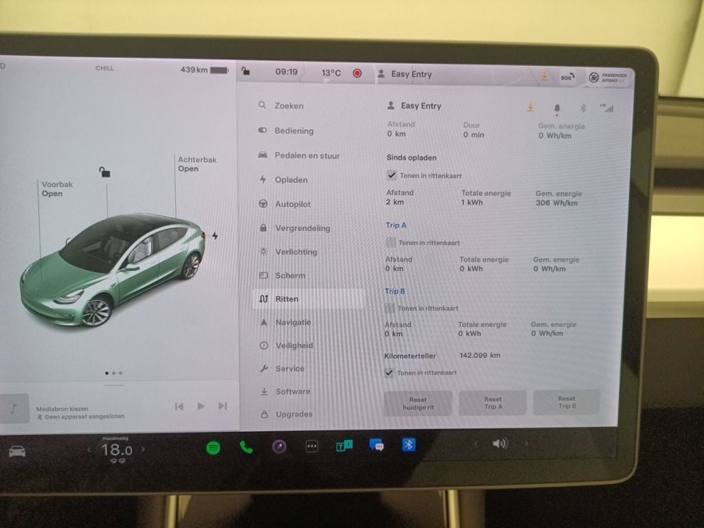 Tesla Model 3 Long-Range Dual Motor AWD 4d photo