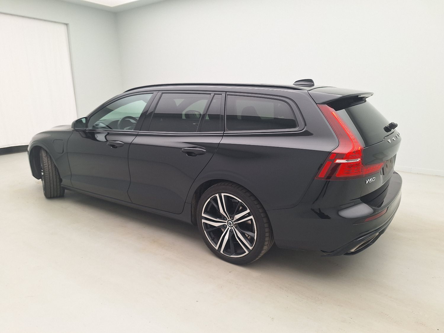 Volvo, V60 '18, Volvo V60 T8 PHEV 4x4 Geartronic R-Design 5d photo