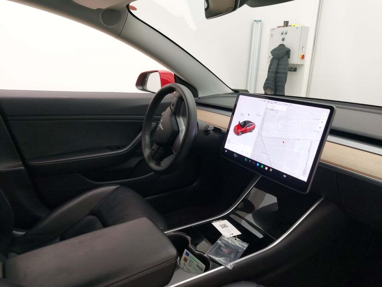 Tesla Model 3 Long Range AWD 75 kWh photo