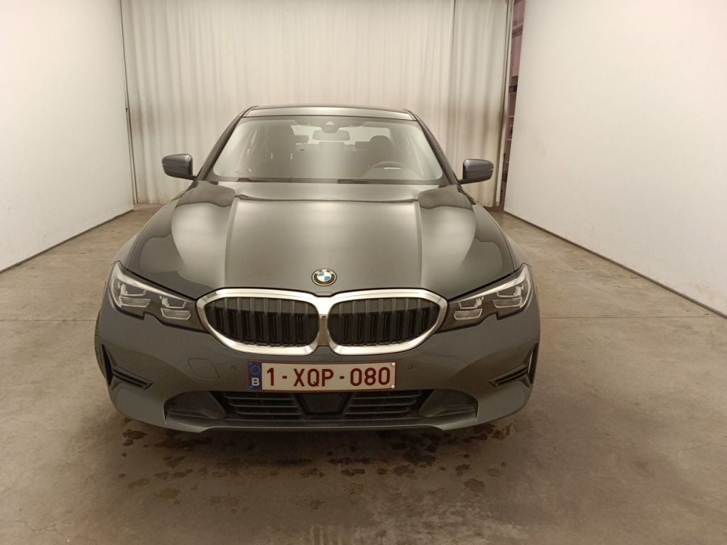 BMW 3 Reeks Berline 318dA (100 kW) 4d photo