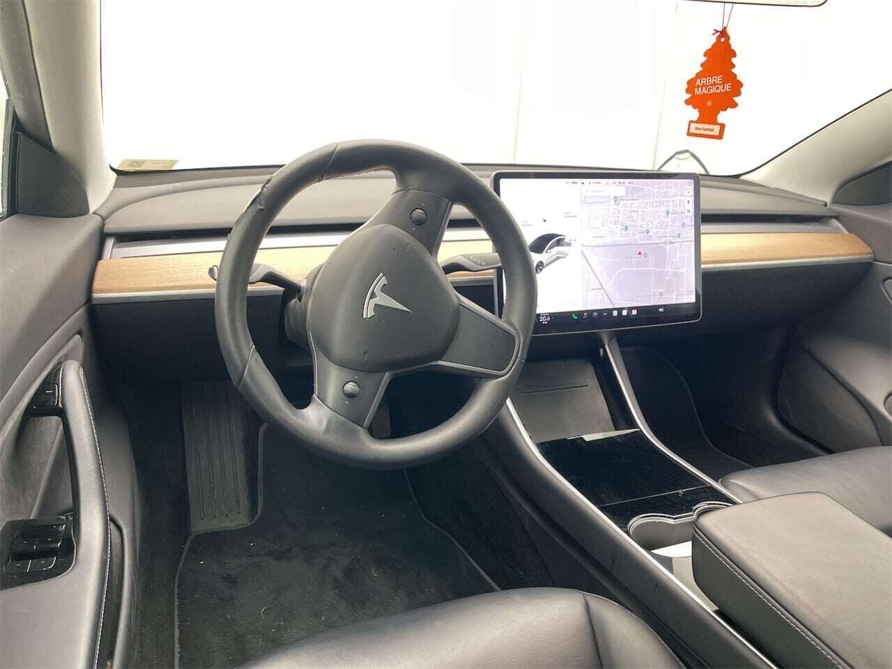 Tesla Model 3 Long Range AWD 75 kWh photo